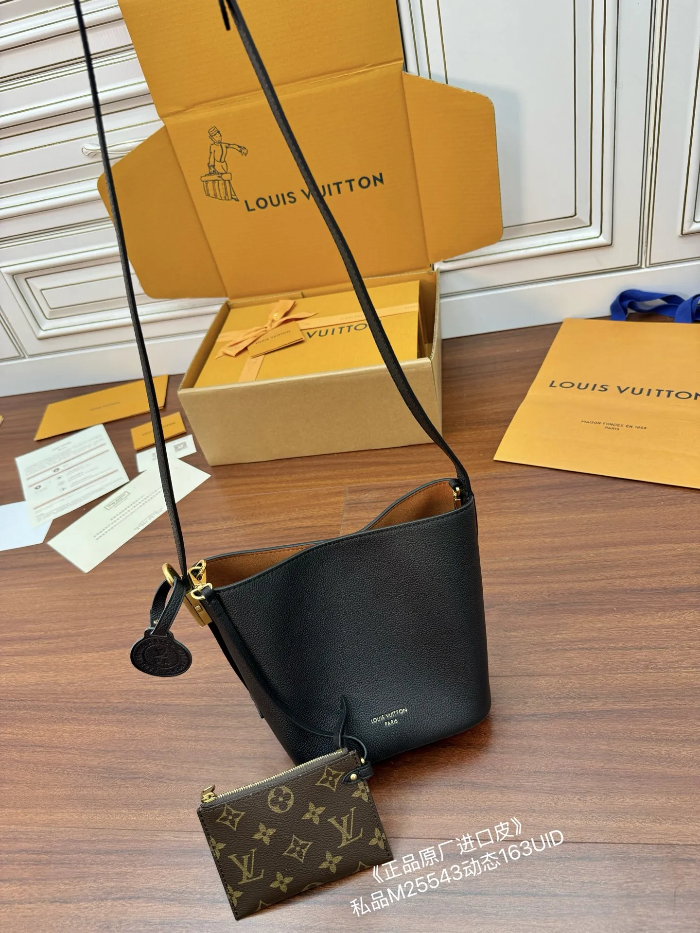 LVM25543 进口菱形面料礼品袋 女士斜挎包 - 细节图 1