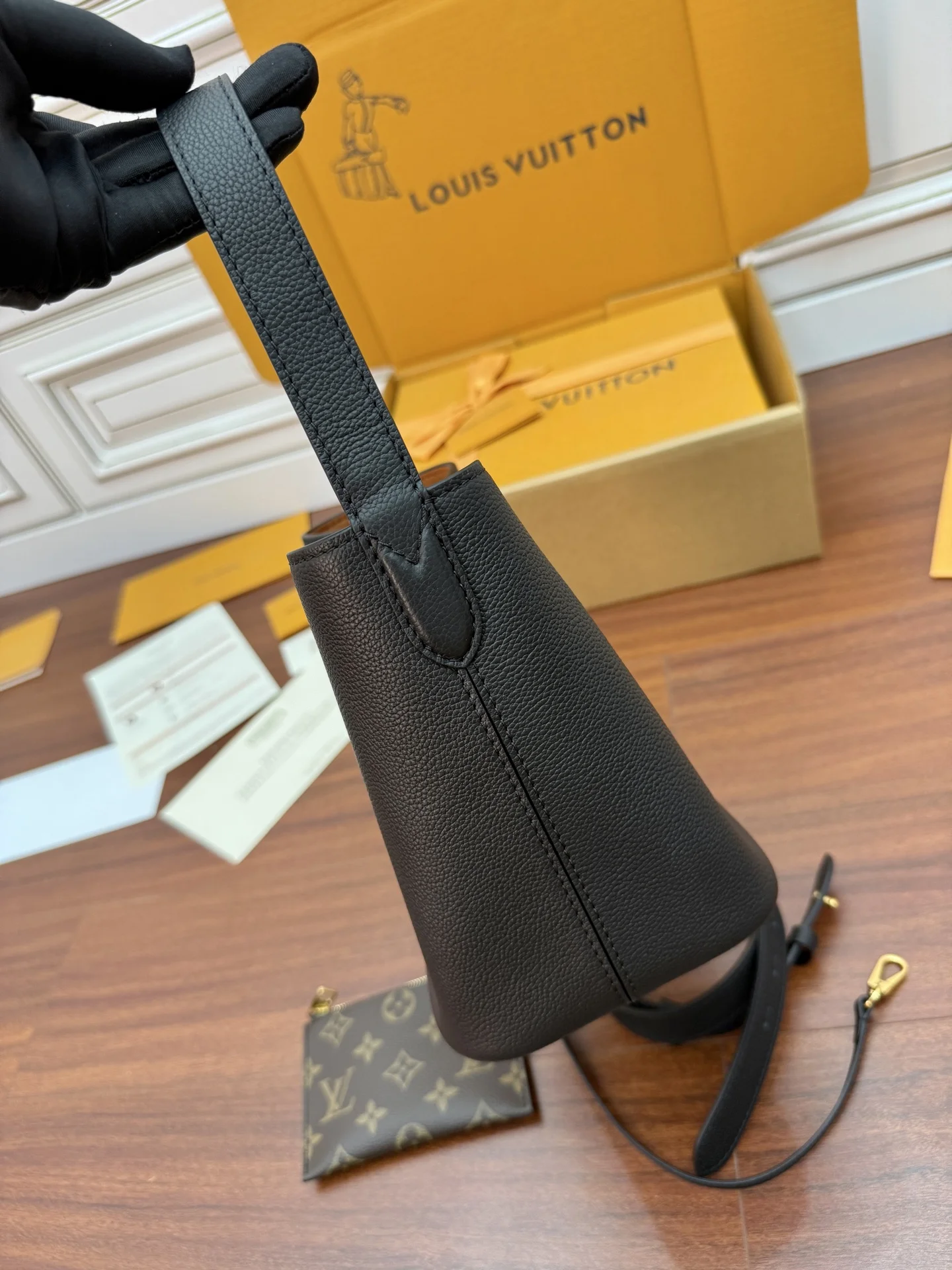 LVM25543 进口菱形面料礼品袋 女士斜挎包 - 细节图 3