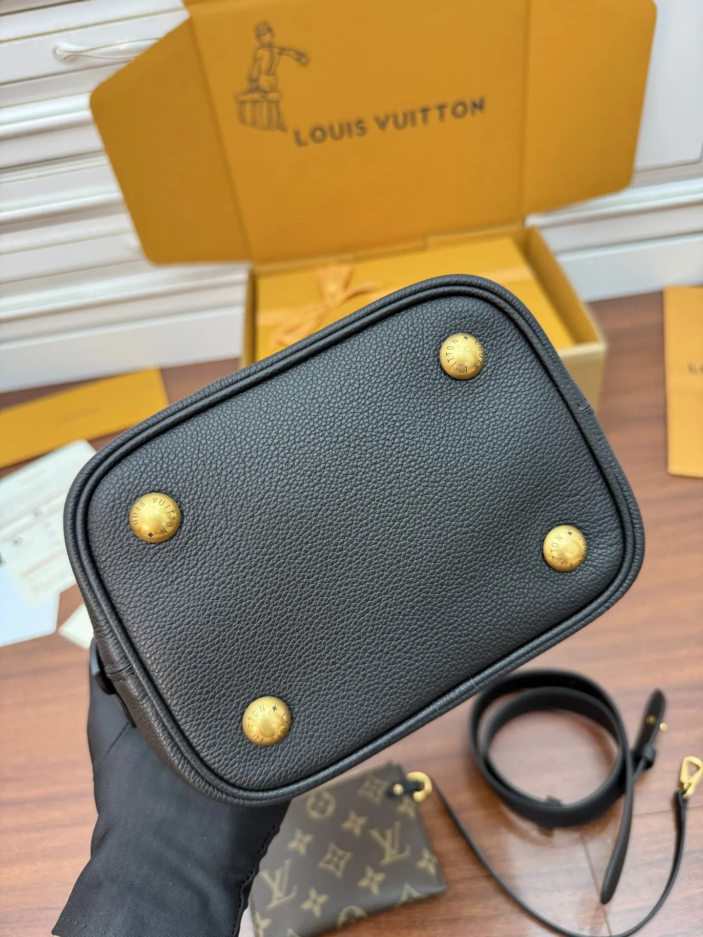 LVM25543 进口菱形面料礼品袋 女士斜挎包 - 细节图 9