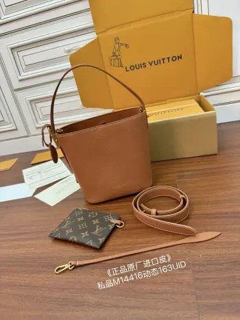 <p>独家(正品原厂进口皮)首发型号 M14416私品 163动态UID  进口菱形面料  品质和材料第九次再次升级 专柜同步 动态电子芯片 礼品袋 保护纸 铜版电子标签 合格证 皮料是正品代工厂意大利A级树膏皮 私品 是在于品质 五金 面料 手工 油边 是A级出品 拍摄图跟产品一致丶.尺寸 16x18x12CM流号:168</p>