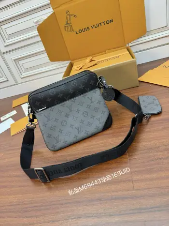 <p>独家163首发型号 M69443私品 163动态UID  进口菱形面料  品质第九次升级 进口原厂皮 专柜同步 动态电子芯片 礼品袋 保护纸 铜版电子标签 合格证 皮料是正品代工厂意大利A级树膏皮 私品 :所谓的私品 是在于品质 五金 面料 手工 油边 A级出品 拍摄图跟产品一致丶.尺寸:25x18.5x7CM流号:168</p>