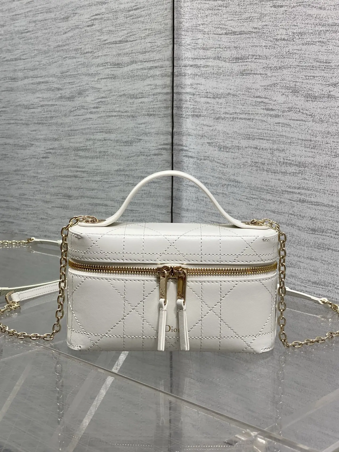 Dior Chip makeup bag women s crossbody bag - Detail view 1