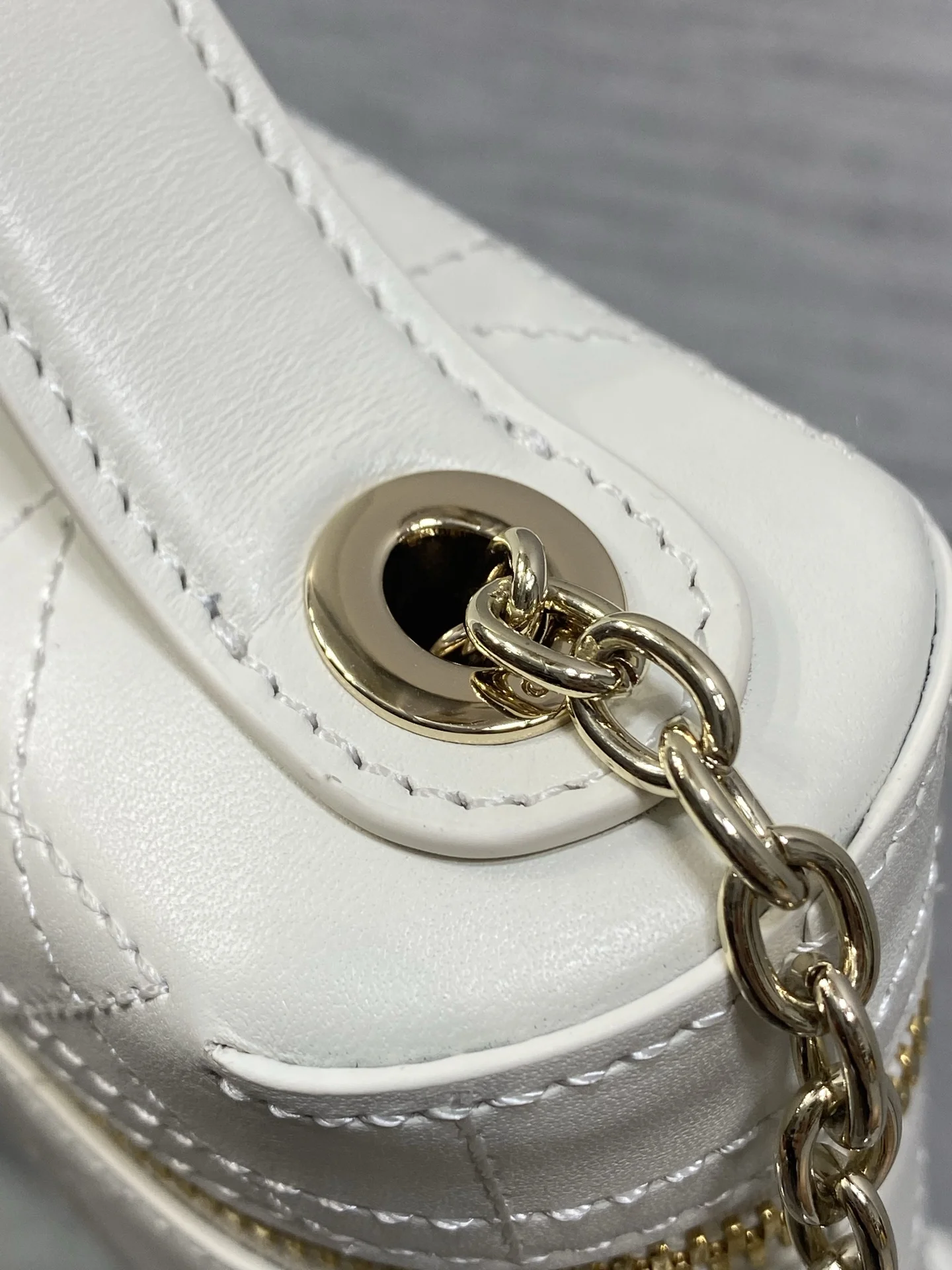 Dior Chip makeup bag women s crossbody bag - Detail view 4
