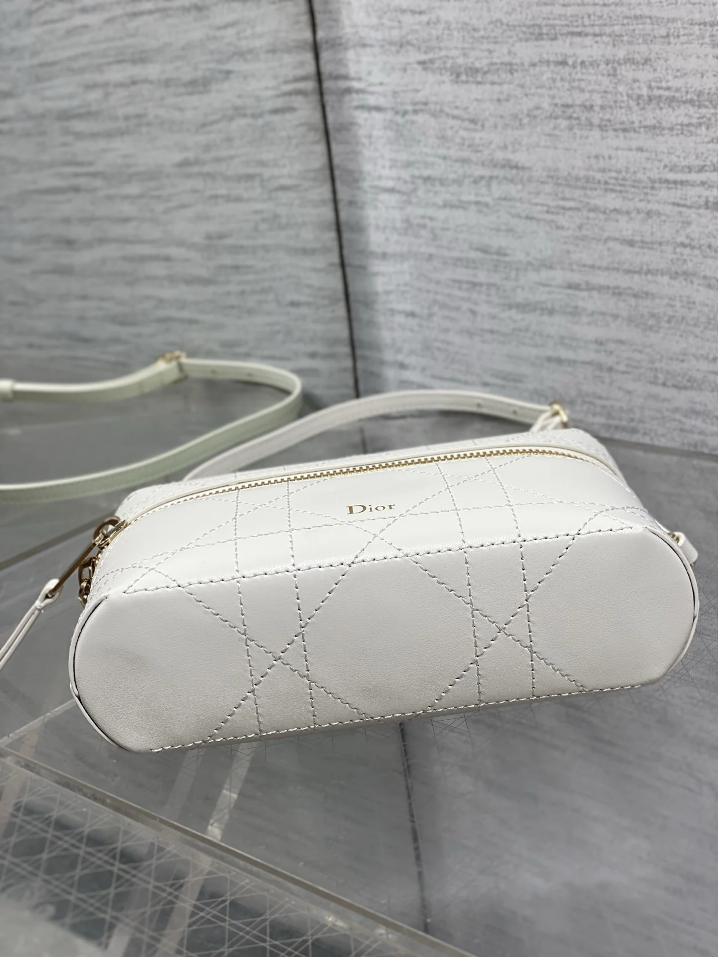 Dior Chip makeup bag women s crossbody bag - Detail view 7