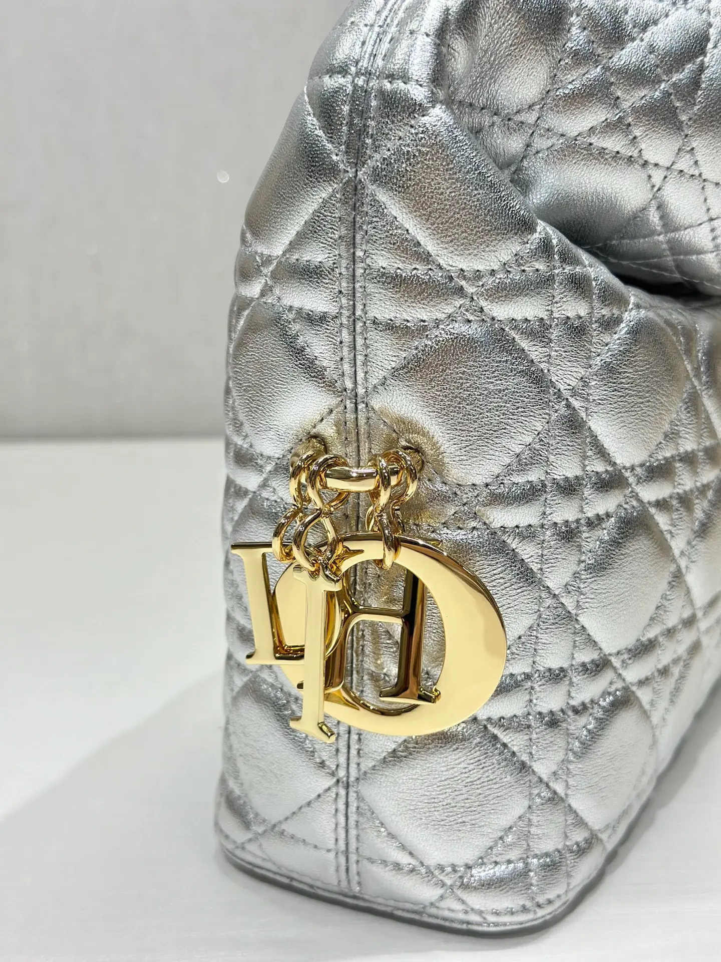Dior 1538 Sheepskin Pleated Handbag Women s Tote Bag - Detail view 5