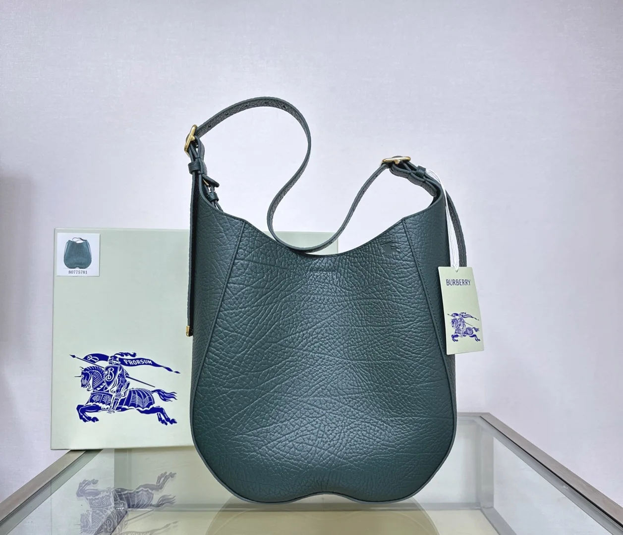 特级 Daniel Lee 新品 Chess 肩背包可调式皮革肩背带开放式包口设计 搭配磁扣开合可拆式拉链收纳袋 手绘涂漆边缘拉丝金属配件 收纳袋饰有 Bur字母徽标压花 尺寸30x9×33cm型号5781