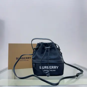 特级 王炸款Bur收纳小水桶搭配格纹素 更加经典休闲亮点是非常轻 空间大容易收纳 尺寸 18X19.51151