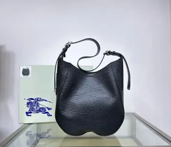 特级 Daniel Lee 新品 Chess 肩背包可调式皮革肩背带开放式包口设计 搭配磁扣开合可拆式拉链收纳袋 手绘涂漆边缘拉丝金属配件 收纳袋饰有 Bur字母徽标压花 尺寸30x9×33cm型号5781