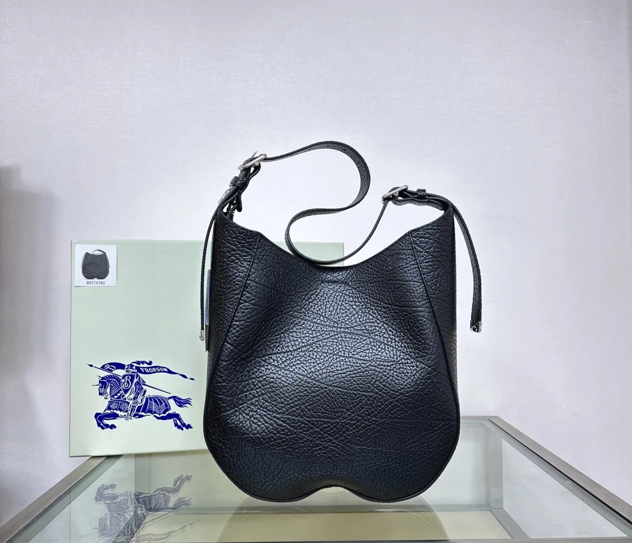 特级 Daniel Lee 新品 Chess 肩背包可调式皮革肩背带开放式包口设计 搭配磁扣开合可拆式拉链收纳袋 手绘涂漆边缘拉丝金属配件 收纳袋饰有 Bur字母徽标压花 尺寸30x9×33cm型号5781
