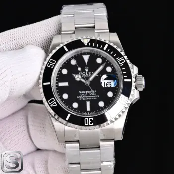 太阳出品 白壳  劳力士 ROLEX 水鬼系列 CM2 劳力士潜航者系列是经典腕表的典范 号称是经典中的经典  今天更新的是官方最新出的尺寸 表径41mm  搭载3235-3230机芯 终身保固 表壳采用劳力士特有的黄金钢 904L不锈钢和18K黄金的组合 材质 搭配黑色 蓝色的表盘 Cerachrom陶瓷字圈和金涂层数字 既时尚又不失庄重 表冠采用三扣锁上链表冠 三扣锁上链表冠可以说是劳力士专为潜航者型研发的三重防水系统 男士机械腕表