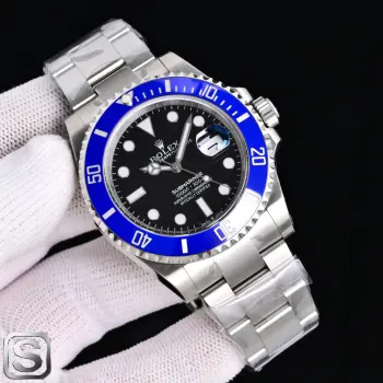 太阳出品 白壳  劳力士 ROLEX 水鬼系列 CM2 劳力士潜航者系列是经典腕表的典范 号称是经典中的经典  今天更新的是官方最新出的尺寸 表径41mm  搭载3235-3230机芯 终身保固 表壳采用劳力士特有的黄金钢 904L不锈钢和18K黄金的组合 材质 搭配黑色 蓝色的表盘 Cerachrom陶瓷字圈和金涂层数字 既时尚又不失庄重 表冠采用三扣锁上链表冠 三扣锁上链表冠可以说是劳力士专为潜航者型研发的三重防水系统 男士机械腕表 立即抢购