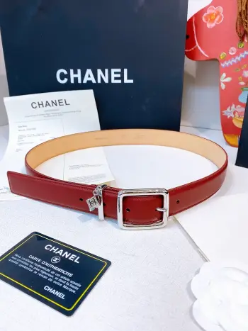 香家Chanel Leather belt 30mm皮质腰带这款是香香26/27早春度假系列3.0cm腰带 采用光滑小牛皮材质 复古经典圆针扣设计 日常通勤 穿搭造型都非常百搭 齐全 宽度width 3.0cm