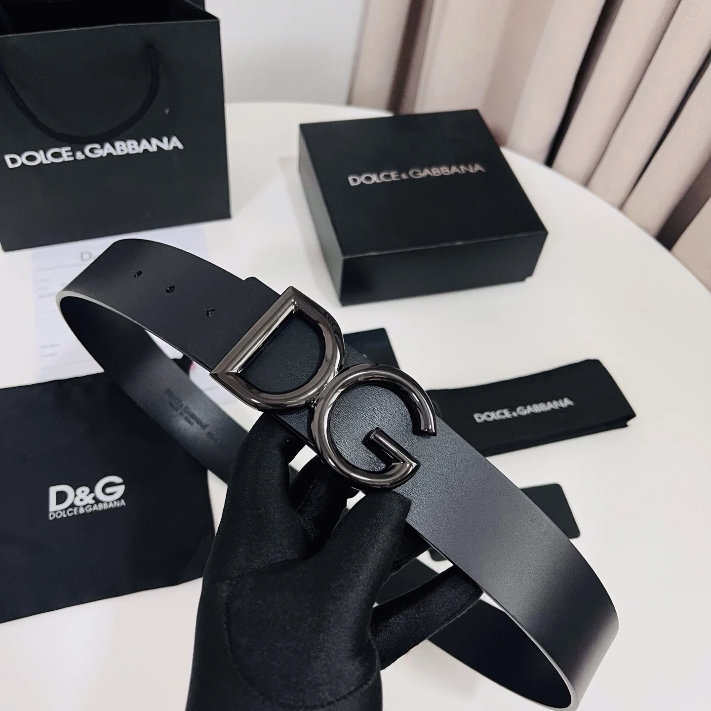原单DG皮带|高仿DG皮带|精仿DG皮带|一比一DG皮带Dolce Gabbana 新款 金色电镀金属徽标搭扣 搭扣下方设有点扣  无镍搭扣与配件  意大利制造 4.0cm
