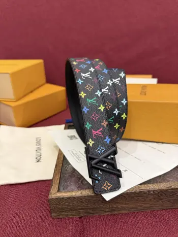 Lv.路易威登 村上隆三彩 LV 皮带 经典Monogram图案焕新演绎 多彩配色碰撞出时尚火花 精致扣头闪耀夺目 3.0cm宽度 适配多样穿搭风格 无论是休闲出街还是正式场合 都能以独特格调彰显你的品味 轻松成为焦点 