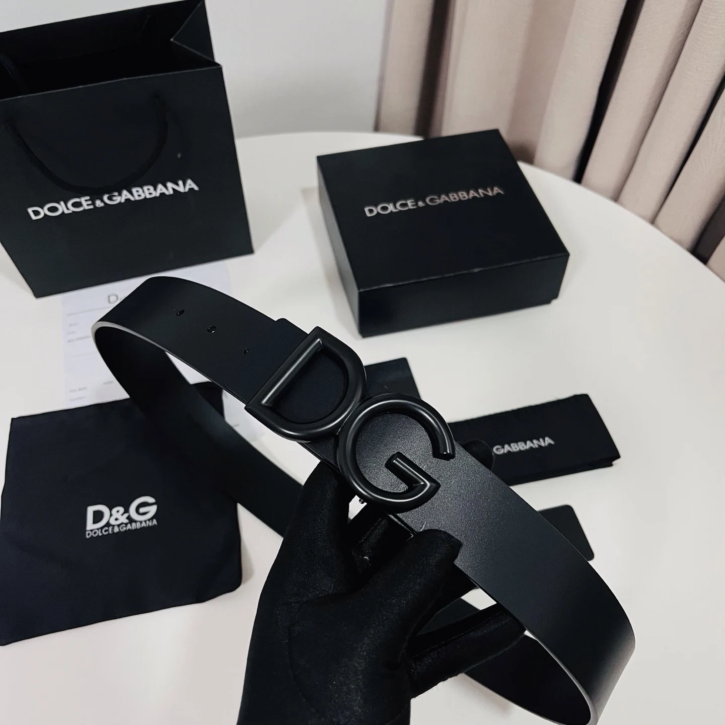 原单DG皮带|高仿DG皮带|精仿DG皮带|一比一DG皮带Dolce Gabbana 新款 金色电镀金属徽标搭扣 搭扣下方设有点扣  无镍搭扣与配件  意大利制造 4.0cm