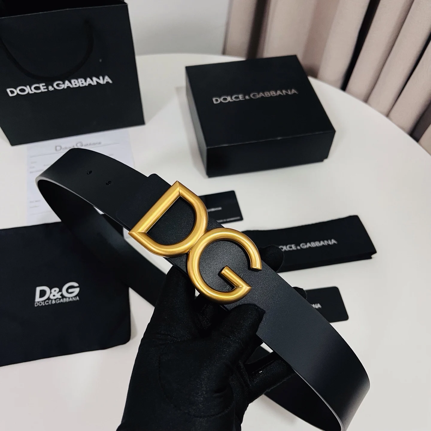 原单DG皮带|高仿DG皮带|精仿DG皮带|一比一DG皮带Dolce Gabbana 新款 金色电镀金属徽标搭扣 搭扣下方设有点扣  无镍搭扣与配件  意大利制造 4.0cm