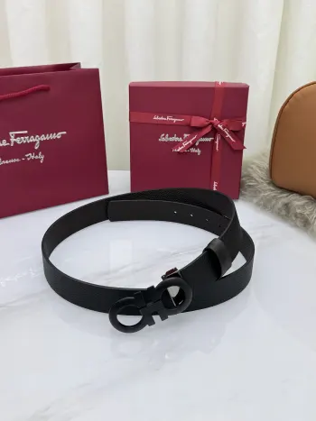 Ferragamo.菲拉格慕 菲拉格慕 宽度3.5cm 高级定制款男士皮带 双面进口牛皮 可双面使用 自行选择搭配 真材实料 很有质感 时尚经典不失风范 搭配精品尾夹扣 长短可自行裁剪