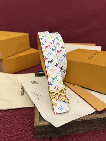 Lv.路易威登 村上隆三彩 LV 皮带 经典Monogram图案焕新演绎 多彩配色碰撞出时尚火花 精致扣头闪耀夺目 3.0cm宽度 适配多样穿搭风格 无论是休闲出街还是正式场合 都能以独特格调彰显你的品味 轻松成为焦点 
