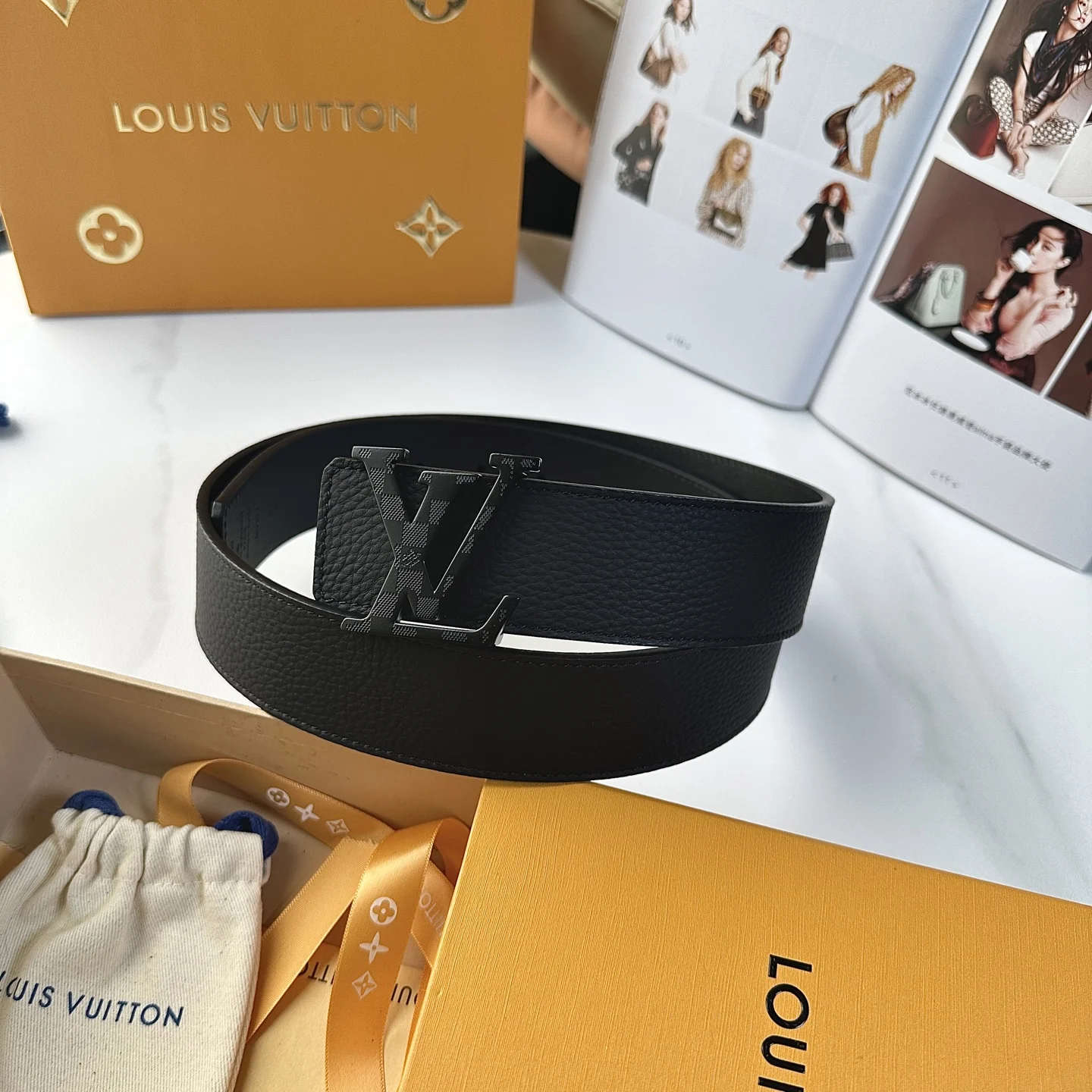 原单LV皮带|高仿LV皮带|精仿LV皮带|一比一LV皮带LV.路易威登  原版品质 代工厂货品 40mm宽度 正品一体铸造五金钢扣  原厂皮料 双面原厂定制面料 区别市场货