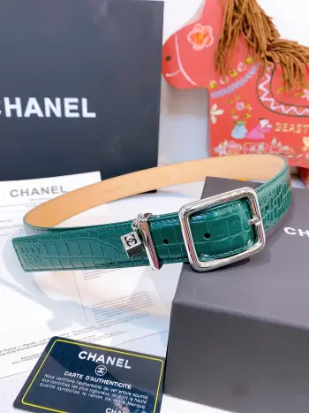 香家Chanel Leather belt 30mm皮质腰带这款是香香26/27早春度假系列3.0cm腰带 采用光滑小牛皮材质 复古经典圆针扣设计 日常通勤 穿搭造型都非常百搭 齐全 宽度width 3.0cm