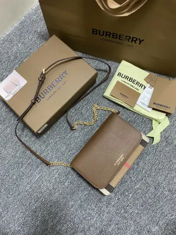 特级  链条 型号 1441 B家两用小肩包手包两用内置卡位 拉链安全隔层 一大空间 小巧玲珑 超实用百搭 采用进口意大利小牛皮 柔软细腻 19X13.5X4.5 