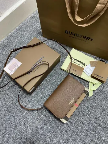 特级  皮肩带 型号 1441 B家两用小肩包手包两用内置卡位 拉链安全隔层 一大空间 小巧玲珑 超实用百搭 采用进口意大利小牛皮 柔软细腻 19X13.5X4.5 