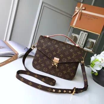 顶级原单 M44875独家实拍 本款 Pochette Metis 手袋采用别致肩背书包造型 富有潮流感 小巧包身取材潮流 Monogram Reverse 帆布 配有标志性 S-lock 锁 抛光表面亮泽耀眼 功能多样 空间宽敞 时髦顶部手柄和可脱卸长肩带便于肩背或斜挎 乃日常出行良伴 尺寸 25×19×7cm