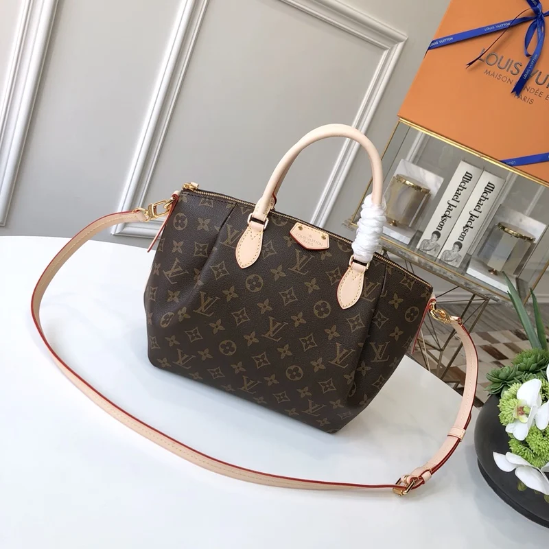 原单LV女包|高仿LV女包|精仿LV女包|一比一LV女包顶级原单Louis vuitton Turenne小号手袋 货号 M48813升级换代啦原厂进口皮料 真空电镀24K五金 尺寸:36x 24x 13cm这款手提包设计轻便而合体 为您的日常生活带来一份路易威登的经典优雅之美  该包气质优雅又不失实用 拥有多种携带方式 既可手提亦可肩背 时尚休闲两不误  令您无时无刻爱不释手 完美专柜品质 实用的经典款式