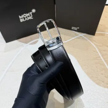 万宝龙男士腰带 宽度:3.5CM 双面进口小牛皮 为您甄选经典设计师款男士皮革腰带 可以自由剪裁 精品配饰打造极简风 缀以时尚的徽标皮带扣 可以为您整体的造型画龙点睛
