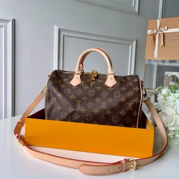顶级原单 M41112 以标志性 Damier Ebene 帆布制成的 Speedy30 1930专门为旅行者设计 该包无论手提 肩背或斜背都令使用者流露无尽优雅 .!尺寸 30×21×17cm