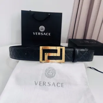 versace范思哲 此款希腊回纹压花腰带配有醒目的美杜莎头像搭扣 可为任何造型增添几分立体雅致效果 4.0cm宽