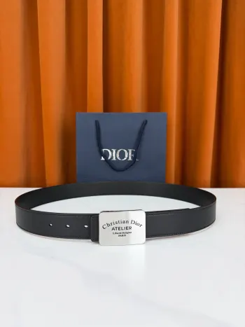 Dior 宽度3.5cm双面腰带 绒面温润 光皮利落 一腰两面随心切 方形金属扣镌刻ATELIER 巴黎工坊的克制与考究 藏蓝礼盒缎带精装 