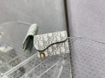绝美岩石灰 又一热门单品 绝对的自留款有老花字母包的亲可以买来配套用用途多多 可以当卡包 名片包 零钱包size 11x2x82044