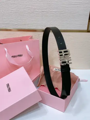金属徽标搭扣腰带 女士腰带