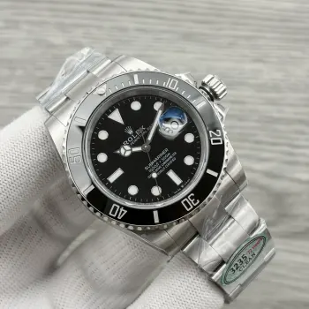 太阳出品出品 白壳 C厂 Clean推出 劳力士 ROLEX 水鬼41系列EA3 潜航者日历型126610黑水鬼绿水鬼41mm1.搭载上海二代3235一体机芯 动力真正做到72小时 机芯厂按原版3235机芯开发 所有零件按原版1 1复刻 27株 72小时 2.整表904L精钢 /圈口电镀真白金 整表配件做到与原版通用 3.字面使用原装劳力士技术1:1开发的碗盖型表面盘 表面色 表面底部外观均与原装一致  太阳出品精致推荐男士机械腕表 立即抢购