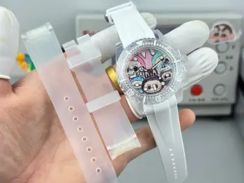 太阳出品出品 ER新品发布 劳力士 LX6  ROLEX  PHANTOMLAB联名力作水晶系列腕表 强势来袭 颠覆传统概念   40mm表径 男女皆宜 表壳通体采用<冰霜聚碳酸酯-PMMA>材料 有永不发黄 通透如新 抗刮耐磨的特质   搭载劳力士经典3135蓝游丝机芯 走时精准稳定 自动机械背透设计 让机芯的运转一览无余 每一次欣赏  都是对匠心独运的赞叹 太阳出品精致推荐男士机械腕表