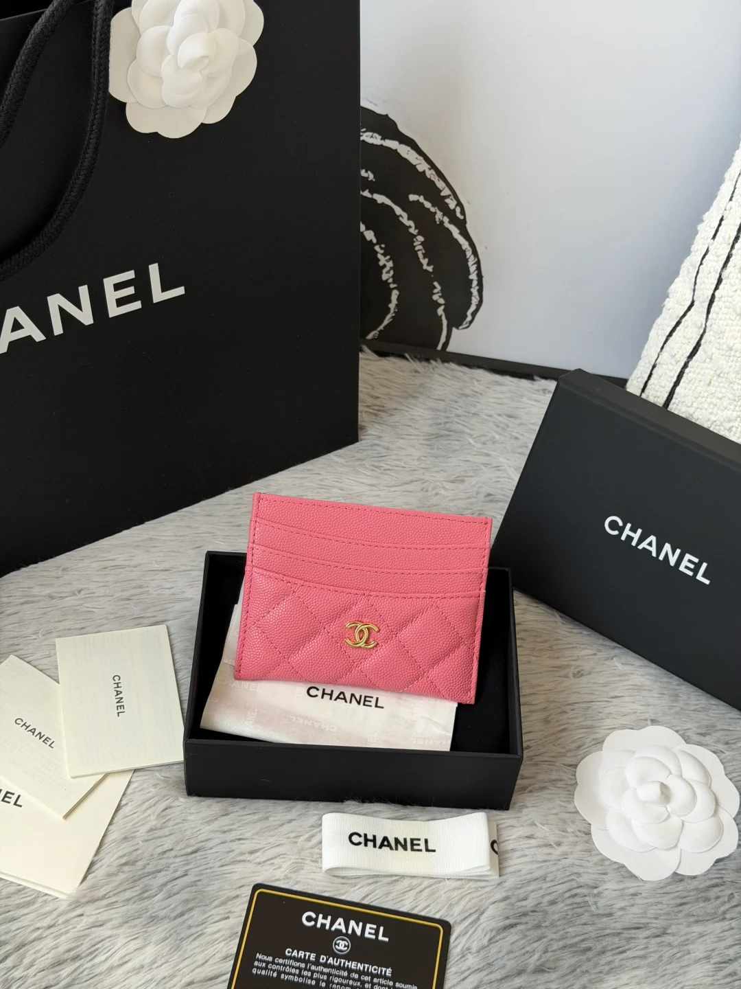 原单香奈儿钱包|高仿香奈儿钱包|精仿香奈儿钱包|一比一香奈儿钱包 chanel 新品 卡片包鱼子酱牛皮七个卡位 可放零钱 进口意大利鱼子酱牛皮制作+五金logo 太美了 超爱的 颜色如图所示明 收纳方便快捷 迷你卡包 编号 AP4472 尺寸:w11×h10cm