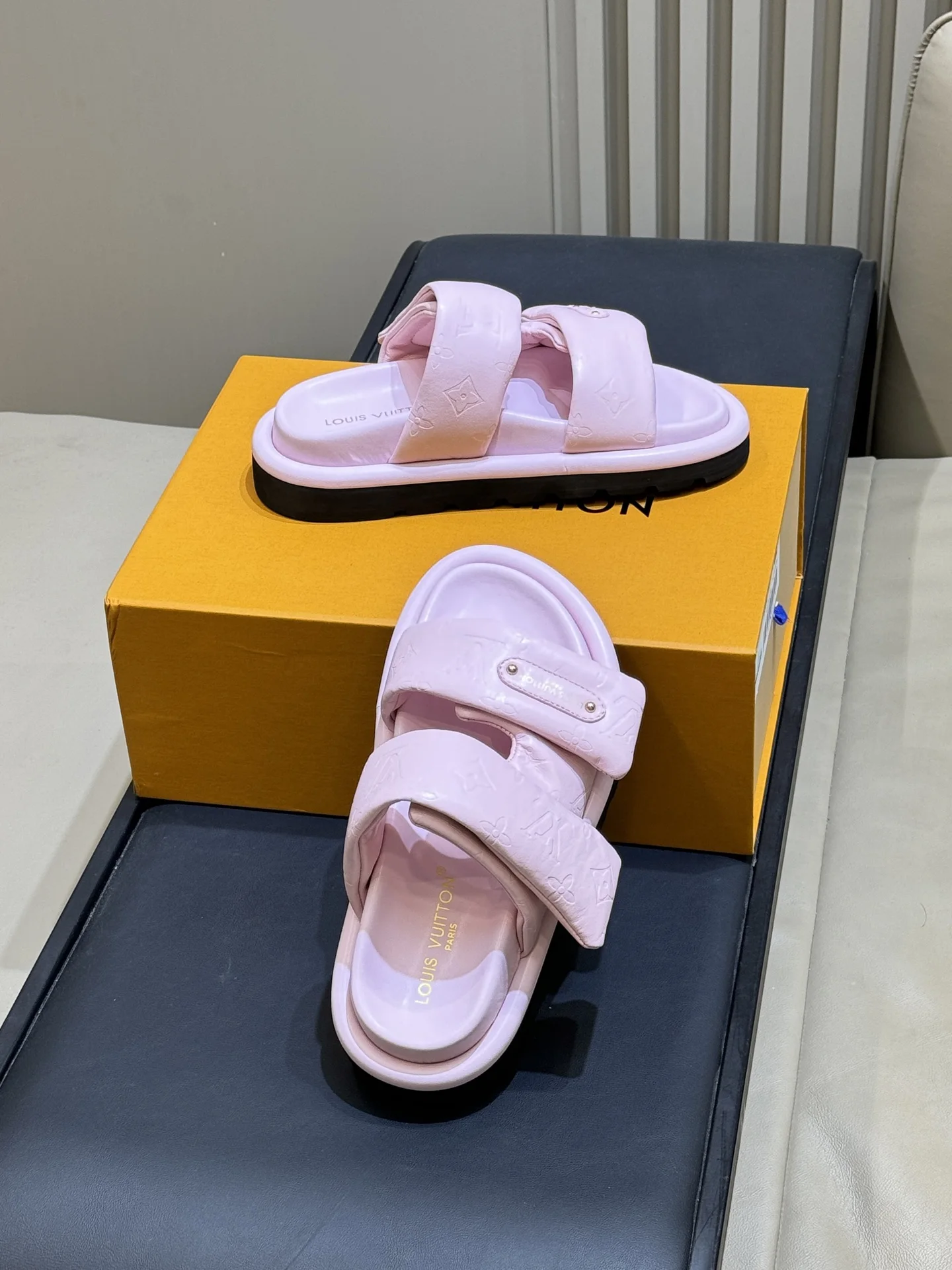 JimmyChoo Summer new style slippers, unisex slippers. - Detail view 4