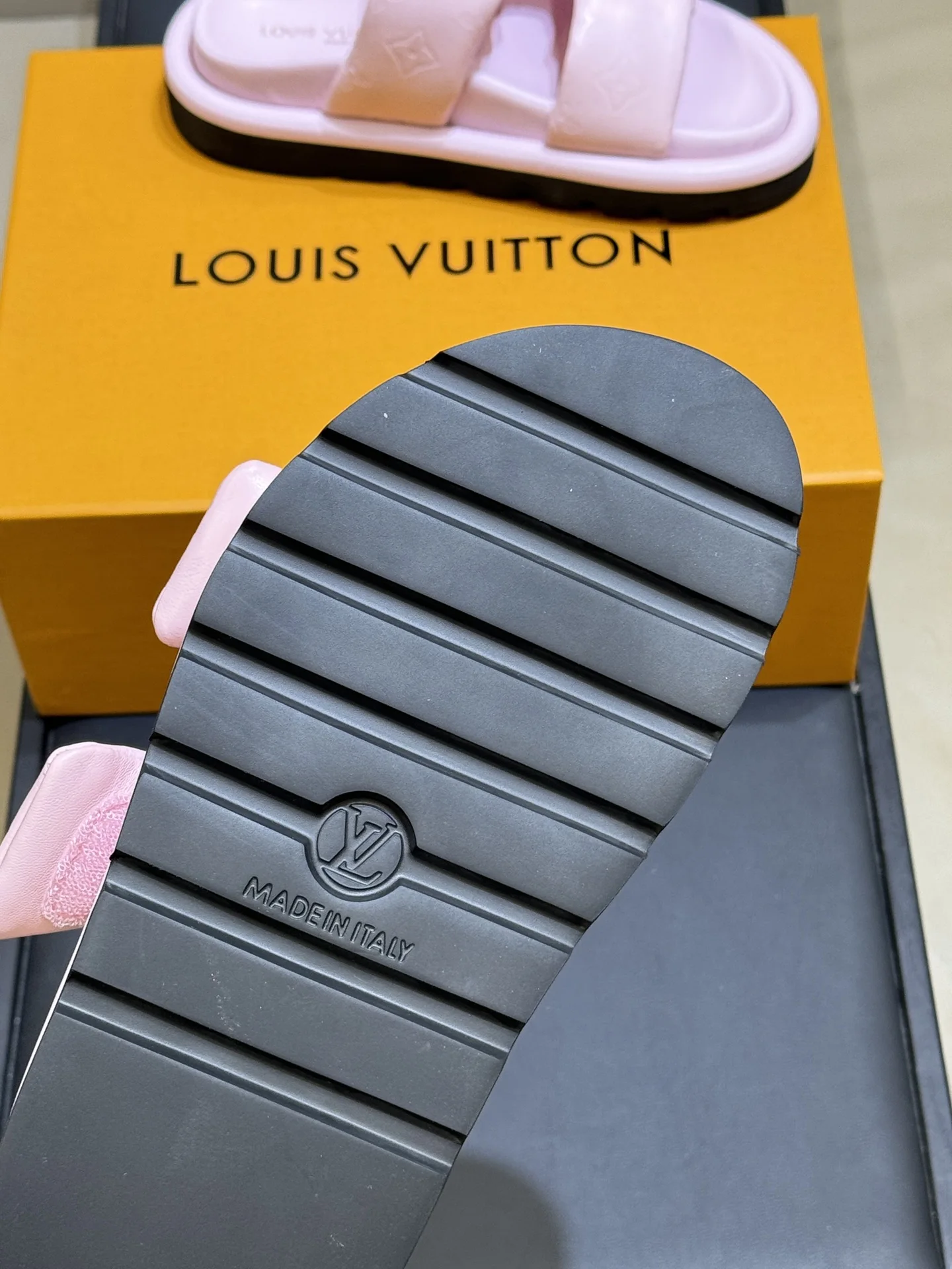 JimmyChoo Summer new style slippers, unisex slippers. - Detail view 6