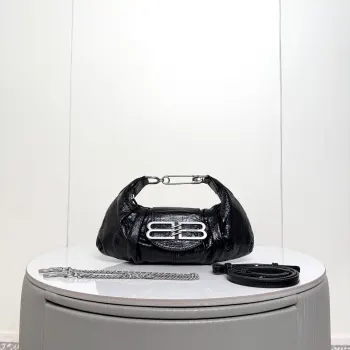 Balenciaga pamela 肩背包 褶皱皮面纹理 标志性安全别针+做旧银BB扣 可拆卸链条+皮肩带 手提/单肩/斜挎自由切换 时髦精闭眼入 容量也是妥妥的小尺寸size 28165cm货号188103