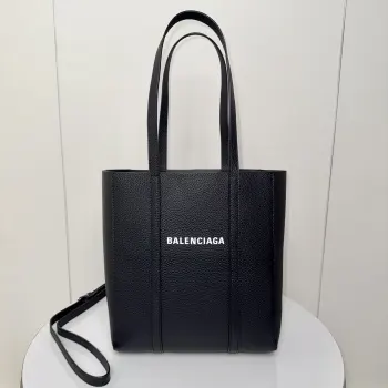  中号 tote.𝐁𝐚𝐥𝐞𝐧𝐜𝐢𝐚𝐠巴黎c家字标托特包.原厂品质 里外全皮.纯纯的质感.斜挎手提都可内部空间超大 通勤旅游巨能装 小内袋可拆卸 中号.尺寸  长24.5高28  厚12cm货号188081