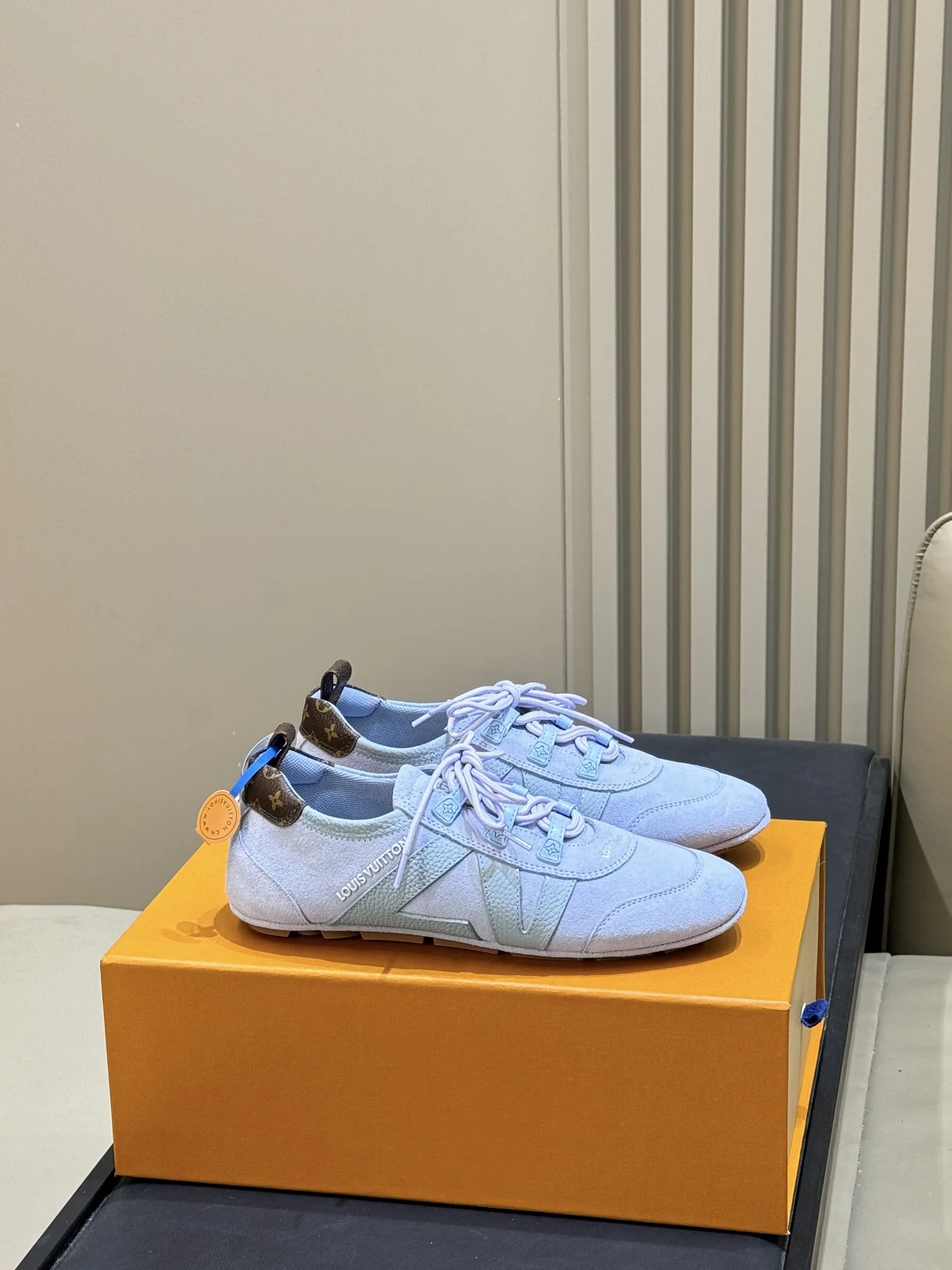 原单LV女鞋|高仿LV女鞋|精仿LV女鞋|一比一LV女鞋顶级品质LV 26ss new arrival 也太好看了吧 玉绿色 香芋紫 卡其配粉 妈呀都是些什么神仙配色啊 太抓人了 每个配色都想要 小羊皮哦鞋面特别软 鞋底是今年新开的底花很漂亮 很耐穿的感觉 size 35-41