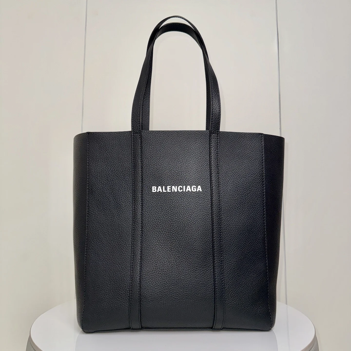  大号 tote.𝐁𝐚𝐥𝐞𝐧𝐜𝐢𝐚𝐠巴黎c家字标托特包.原厂品质 里外全皮.纯纯的质感.斜挎手提都可内部空间超大 通勤旅游巨能装 小内袋可拆卸 大号尺寸  长30高32厚12cm货号188082