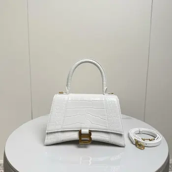 S大号23cm 鳄鱼白配金扣 只做好品质Balenciag 巴黎.世家 经典款沙漏包.独特的标志性弧线形状造型极具辨识度 外观呈现一轮半月状上坠一个金属B形拉环牛皮质感也非常有腔调 内里进口羊皮细腻柔软的质感 手拎斜挎都好看到爆 女神们的最爱 容量亲测 手机 零包 粉饼 口红 钥匙 小包纸巾 轻松收纳尺寸 23x10x24cm 货号188001