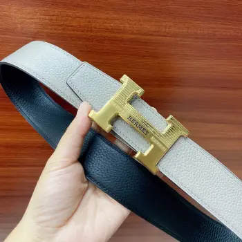 爱马仕男士腰带Hermes爱马仕 男士双面皮腰带 双面头层牛皮 双面可用 搭配精品钢扣五金 做工精致 实物拍摄 高端奢华 宽度3.8cm