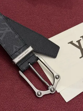 Lv.路易威登The Frog 3.5mm Reversible Belt in Crocodile是一款优雅且富有感染力的作品