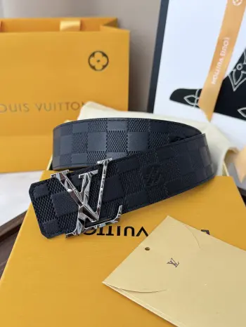 LV.路易威登 宽度 40mm宽度 正品一体铸造五金钢扣 原厂皮料 双面原厂定制进口面料 可送礼自用不错选择