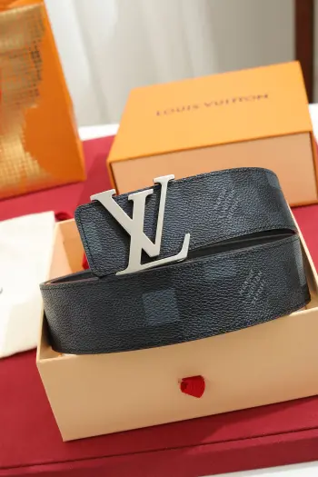 LV.路易威登 宽度 40mm宽度 正品一体铸造五金钢扣 原厂皮料 双面原厂定制进口面料 可送礼自用不错选择