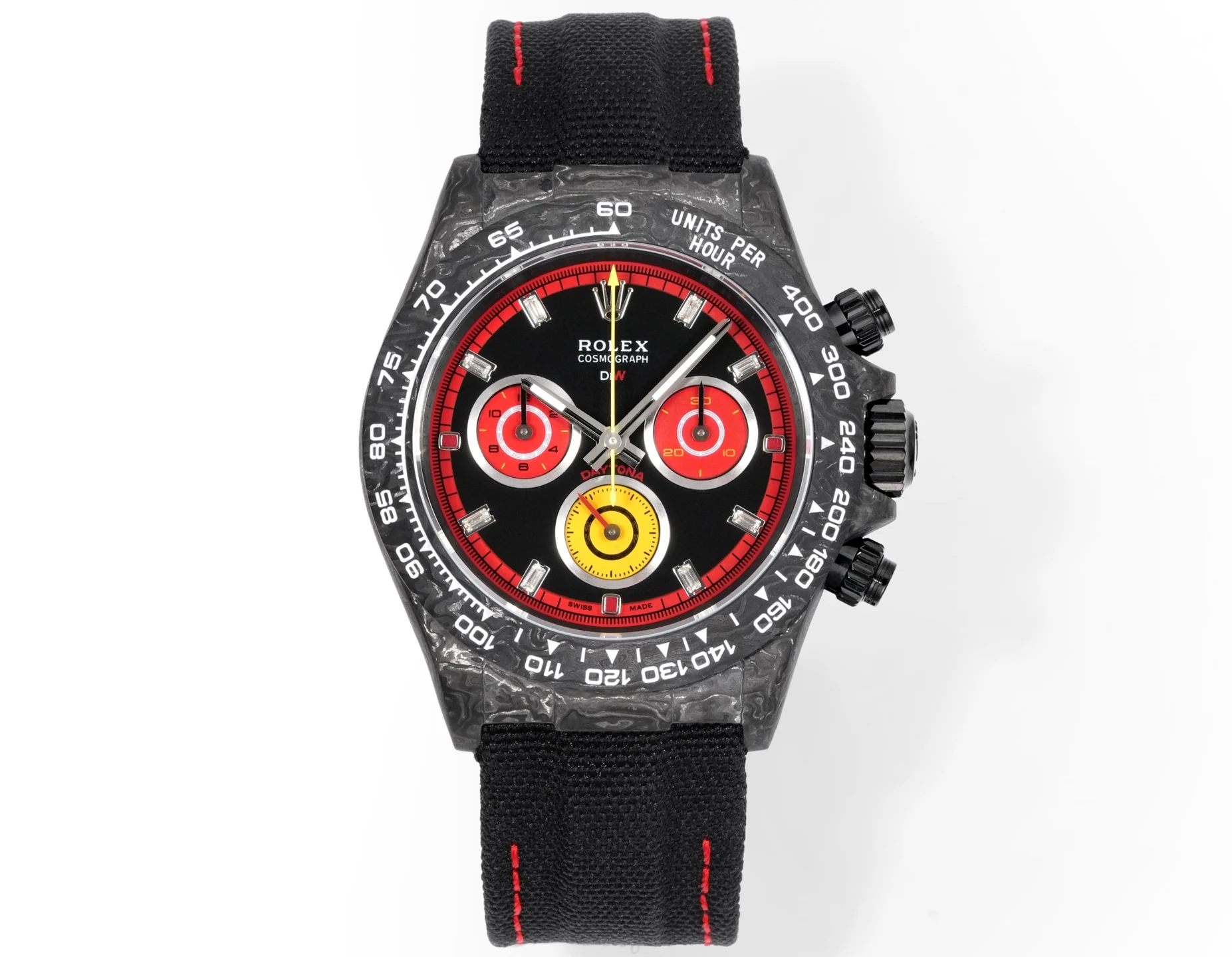 太阳出品出品 碳纤维 TW Factory 劳力士 ROLEX HB1 宇宙计时迪通拿系列之碳纤维定制版 腕表不仅佩戴轻便 外表坚硬 且每一只腕表都拥有独一无二的碳纤花纹材质 表壳 腕表尺寸40X12.4吻合原装 Tw工厂实力铸造碳纤维劳力士的独特风采 市场独家做到 整个壳套 圈口包括底盖均采用高复合碳纤维和超强夜光粉所打造 太阳出品精致推荐男士多功能机械腕表