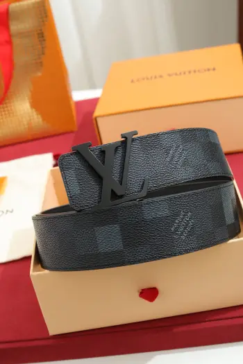 LV.路易威登 宽度 40mm宽度 正品一体铸造五金钢扣 原厂皮料 双面原厂定制进口面料 可送礼自用不错选择